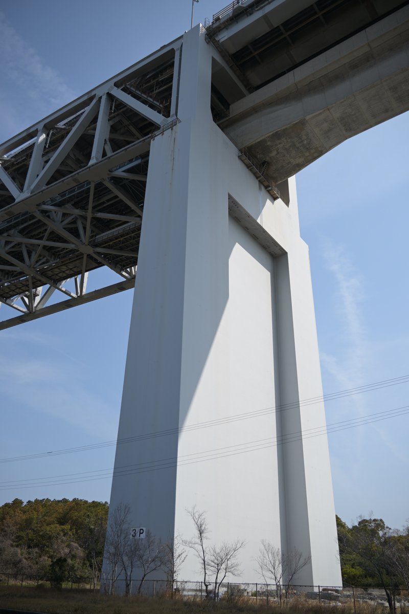 bb_mase2's tweet photo. 瀬戸大橋、とにかくすごかった。1個1個の建造物がとにかくデカい。
カネカネ言うのもどうかと思うけど、とにかく金が掛かっている気がする。
#jsys
#jsys25 https://t.co/jbNrr3PJHL