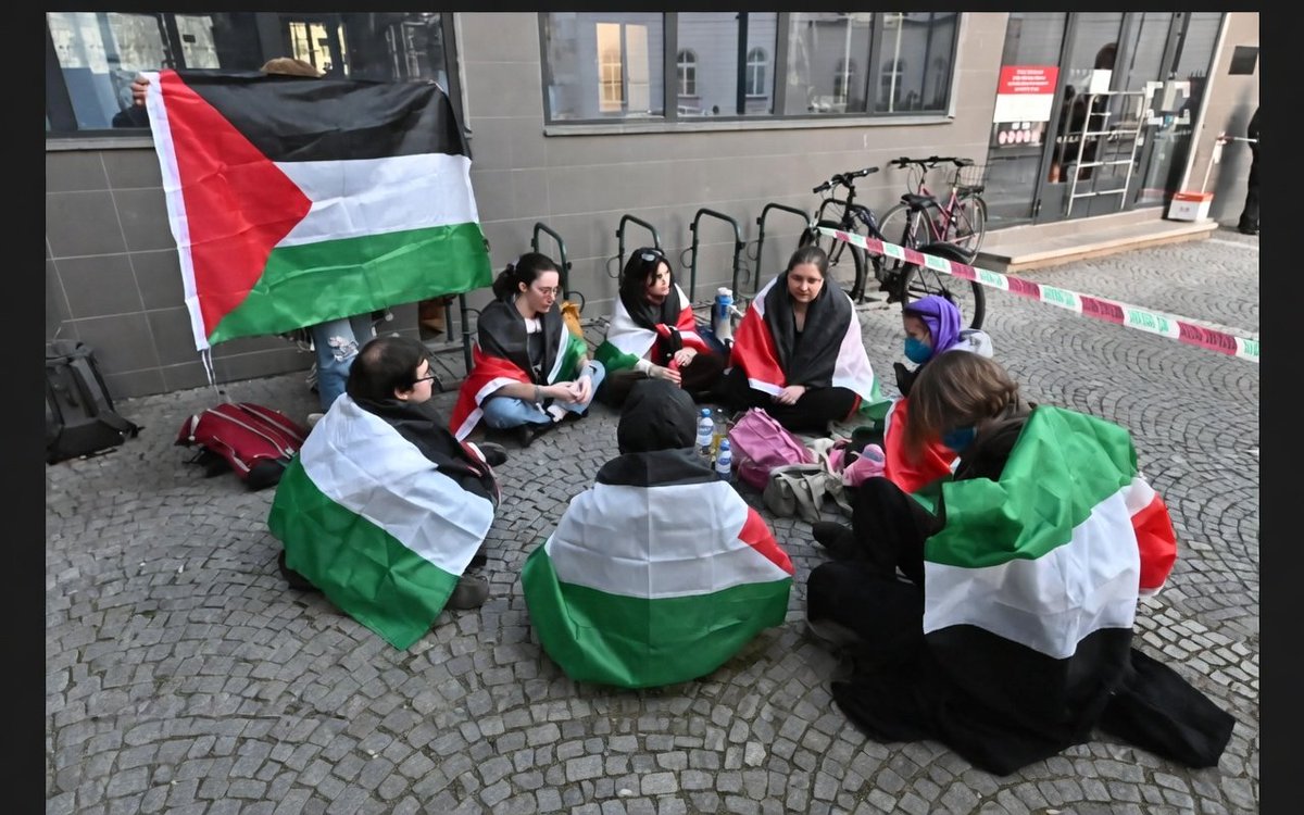 Antifa_Ultras tweet media