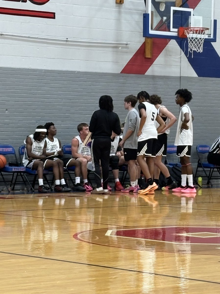 Elk_hoops's tweet photo. Elk🏀 back at it! Let’s compete and keep building! https://t.co/pfZrlY4Ssm