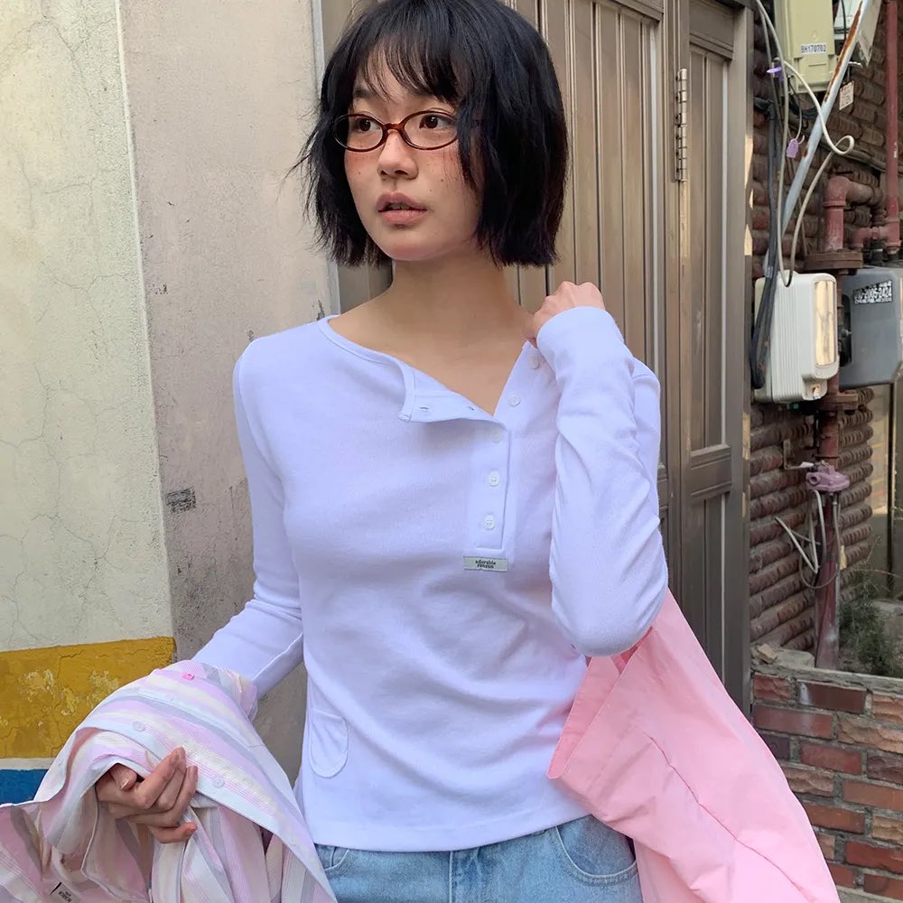 Twenty9Pre's tweet photo. 🛒 RONRON_ASYMMETRIC BUTTON MINI POCKET LONG SLEEVE - White (ลด34%)

— Freesize
— 1,290 บาท

✈️ ส่งแอร์ทุกออเดอร์
📦 รวมภาษี รวมส่งแล้ว ไม่บวกเพิ่ม
#พรีออเดอร์เกาหลี #RonRon https://t.co/YCKSOK025o