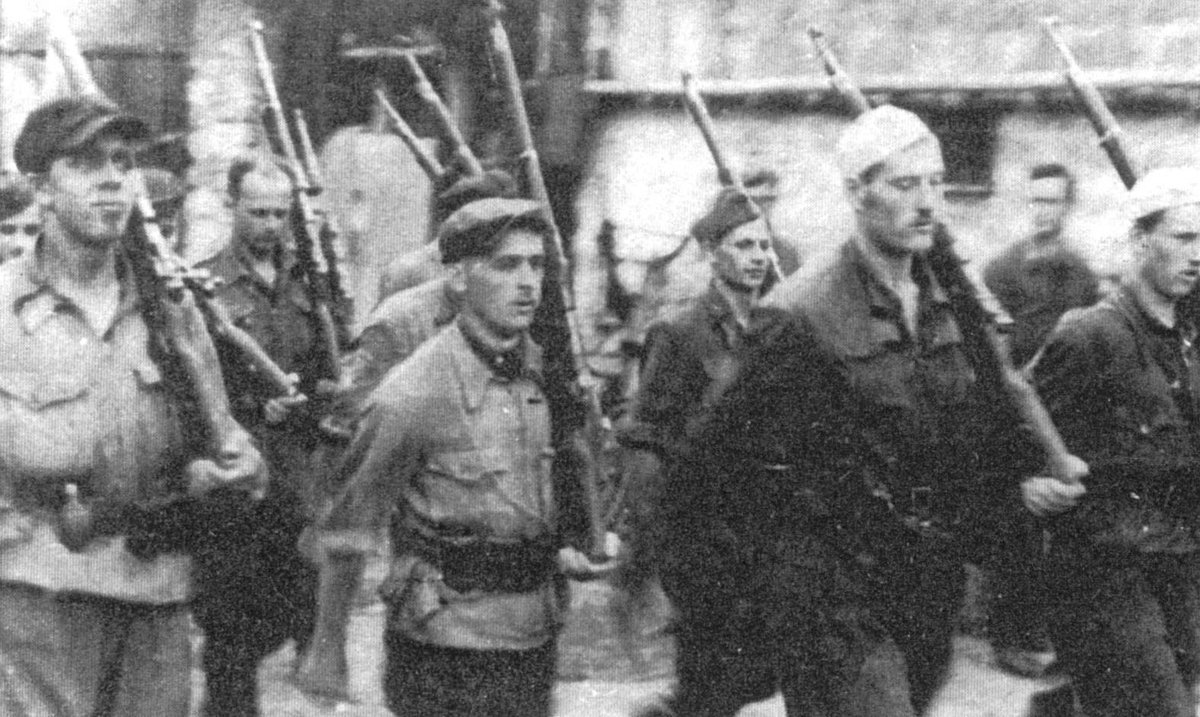 ArkadyRzegocki's tweet image. March 29–30, 1943  
The “Jędrusie” partisan unit, active in the Mielec–Tarnobrzeg area, raided a Gestapo jail in Mielec (now: 15 Kościuszki St.).

Around 180 prisoners were freed—many saved from execution or Auschwitz. 

#PolishResistance #WWIIHistory #Poland #NeverForget