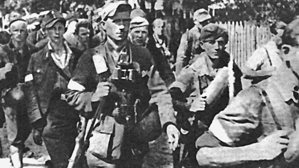 ArkadyRzegocki's tweet image. March 29–30, 1943  
The “Jędrusie” partisan unit, active in the Mielec–Tarnobrzeg area, raided a Gestapo jail in Mielec (now: 15 Kościuszki St.).

Around 180 prisoners were freed—many saved from execution or Auschwitz. 

#PolishResistance #WWIIHistory #Poland #NeverForget