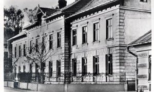 ArkadyRzegocki's tweet image. March 29–30, 1943  
The “Jędrusie” partisan unit, active in the Mielec–Tarnobrzeg area, raided a Gestapo jail in Mielec (now: 15 Kościuszki St.).

Around 180 prisoners were freed—many saved from execution or Auschwitz. 

#PolishResistance #WWIIHistory #Poland #NeverForget