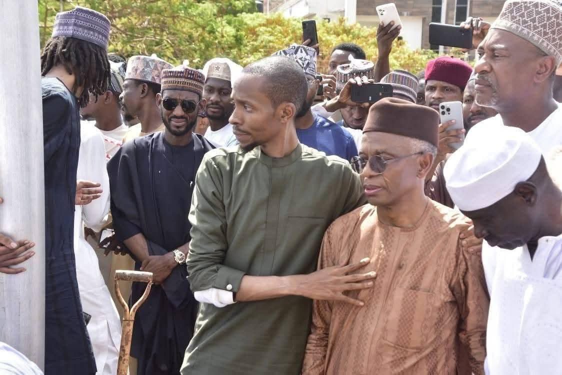 HisFagge's tweet photo. Aaahhhhh! Allah Ka sa mu ji kan iyayen mu tun suna raye, Allah Ka bamu yaran da zasu ji kan mu. 

Bello is a SON!!!! 

Not everyone will understand the depth of this picture, only if you have walked the path.

Allah Ya kara muku hakuri, juriya da dangana. https://t.co/lOOjqRoFjZ