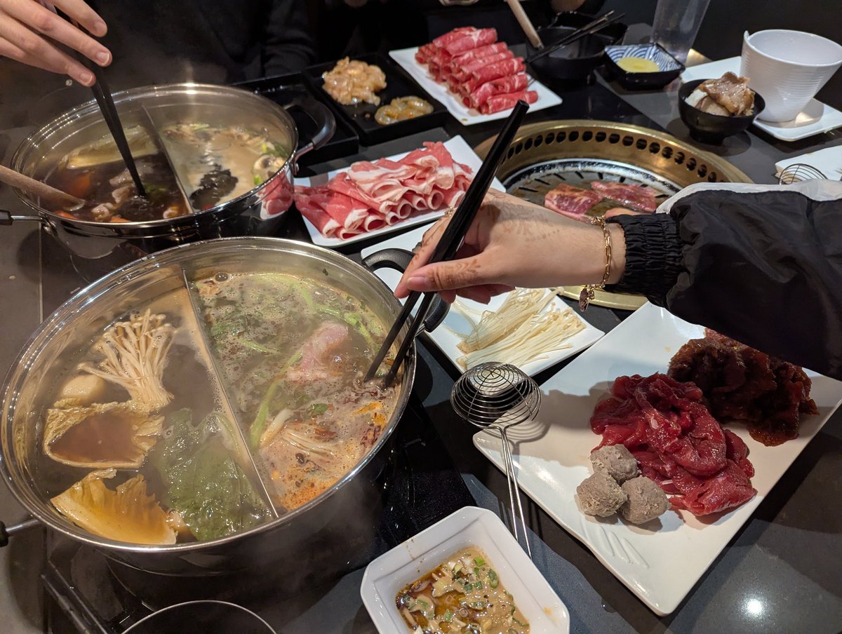 estwatch's tweet photo. hotpot + bbq ~ 𐔌՞ ܸ.ˬ.ܸ՞𐦯 https://t.co/ApmknWzYAW