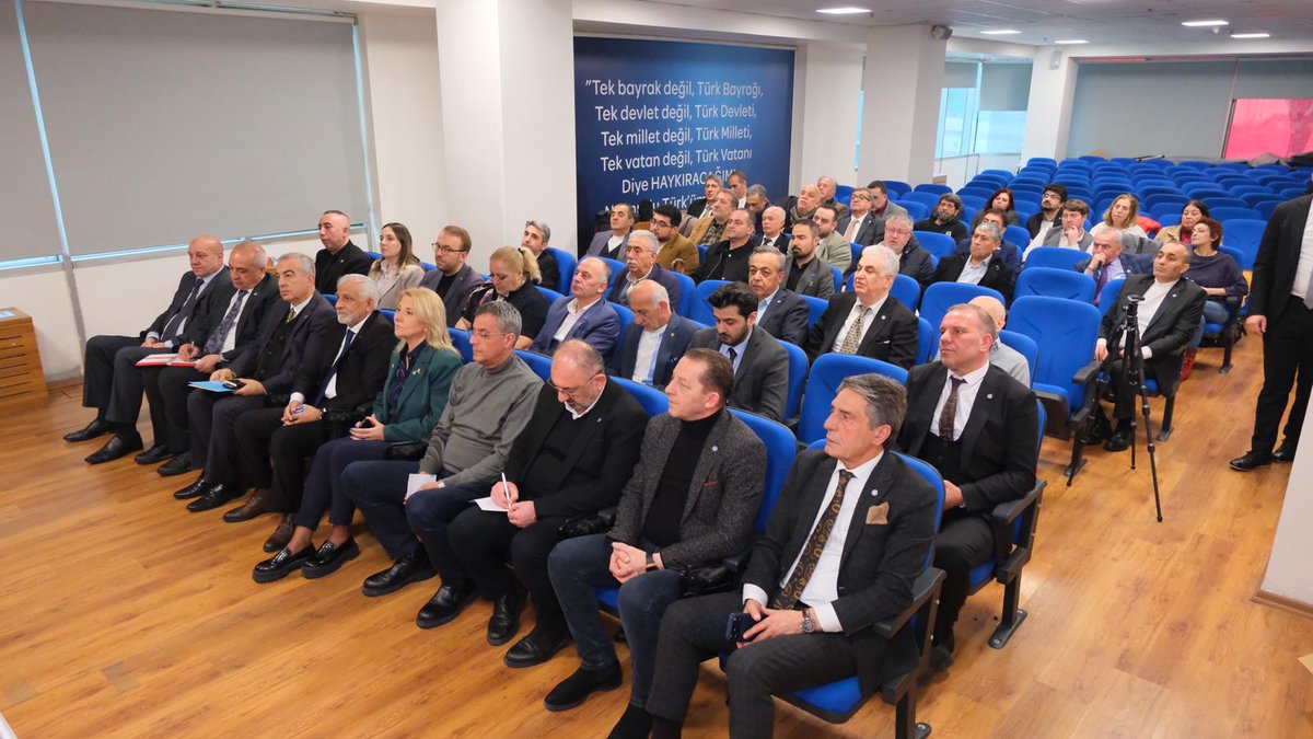 Genel Başkan Yardımcımız ve Milletvekilimiz  Yasin Öztürk, İl Başkanımız Yücel Coşkun ve 2. Bölge Teşkilat Başkanımız Emin Ferhat Ertek’in katılımlarıyla; 2. Bölge İlçe Başkanları ile birlikte Teşkilat, Sekreter, Seçim ve Hukuk İşleri Başkanları Toplantısında bir araya geldik.