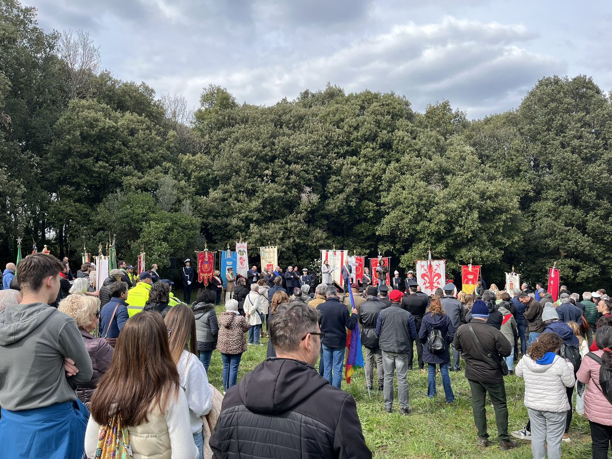 anpipoggibonsi's tweet photo. La #Valdelsa ricorda l'#Eccidio di #Montemaggio 🌹 https://t.co/CIdKmBn4c1