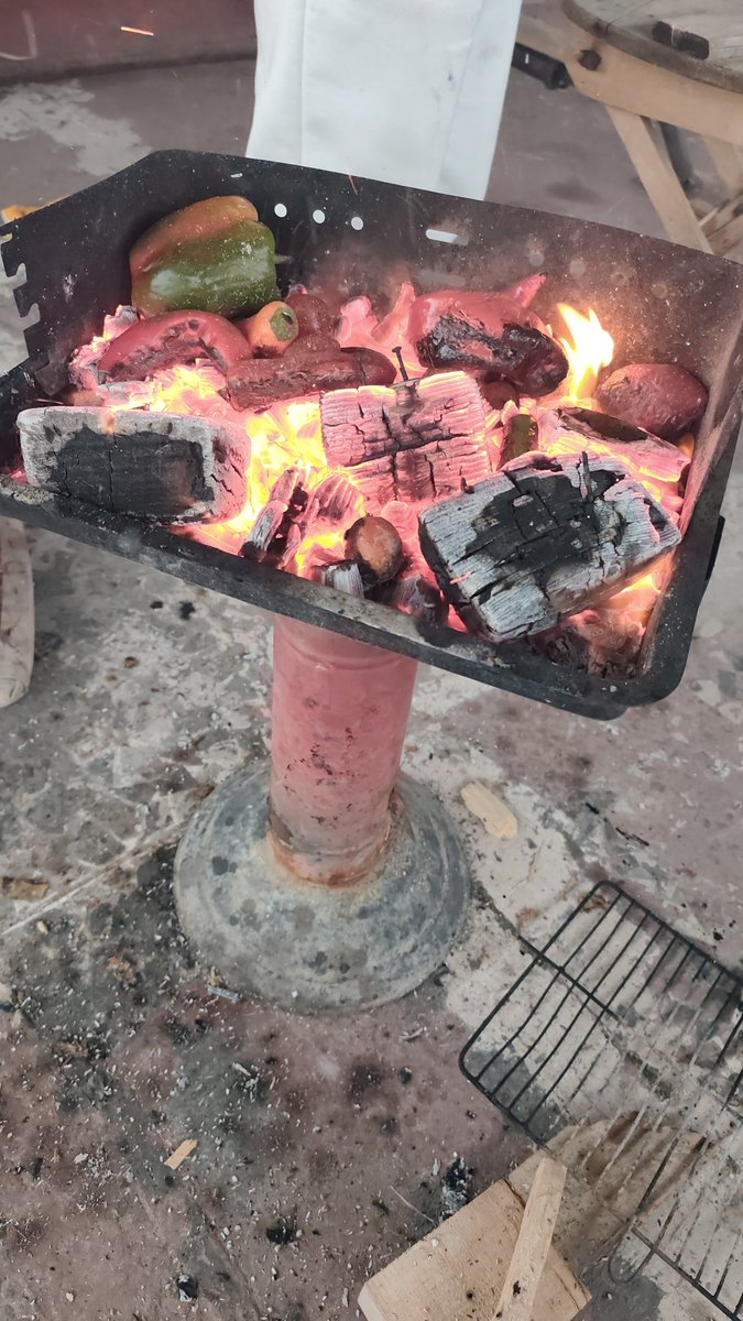 zelweb3's tweet photo. gQuack @wallchain fam 👋

Hope everyone’s doing well and staying active.

Curious  what meaningful things have you actually built or contributed on Wallchain so far?
As for me, I’ve been showing up daily, sharing content around Wallchain  mixing education alpha and a bit of style to keep things interesting.

There is grilled meat for dinner.😋