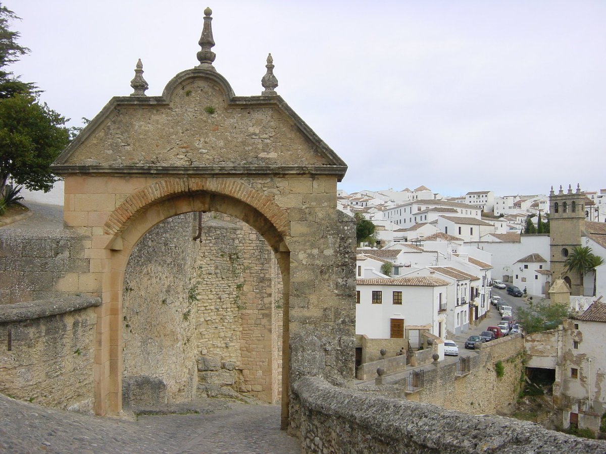 mursi73's tweet photo. #ArcoDeFelipeV #Ronda,de pequeña mi abrí una #brecha sobre la ceja #izquierda al caer rodando por unas escaleras y me pusieron #puntos de #grapas de #hierro / #acero / #metal https://t.co/qhykyfYqfI