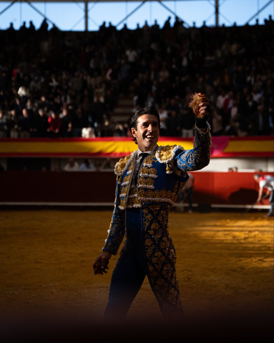 aletalavante's tweet photo. Dos orejas para Talavante en su segundo toro en Navalmoral de la Mata https://t.co/vaOt65U7Si
