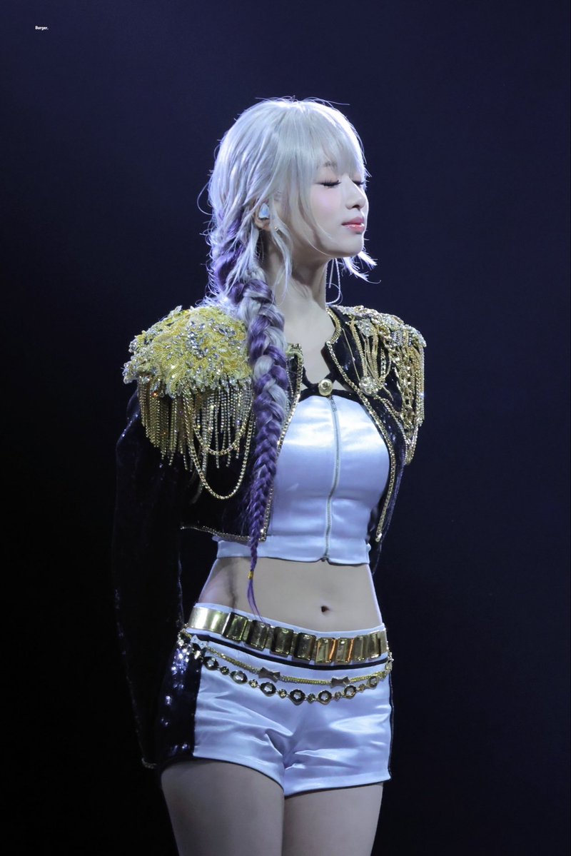 ahyeon pics tweet media