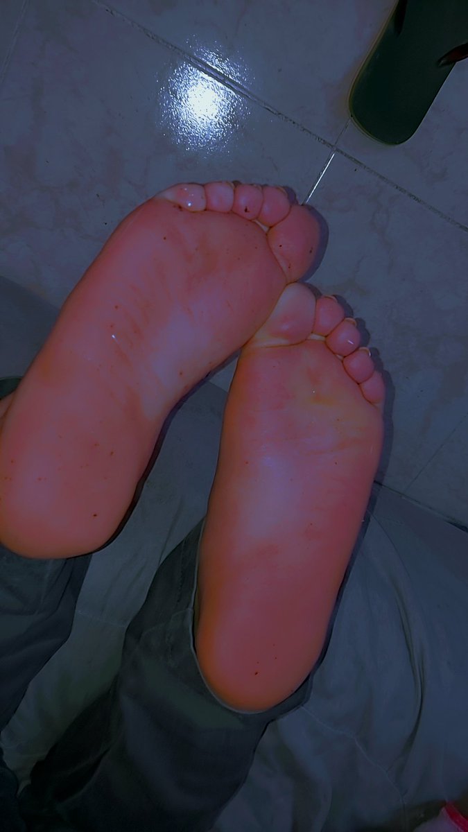sonoma220's tweet photo. Hi👣😻 #feetِ  #feetfetısh #piecitos https://t.co/S8SByUFW9c