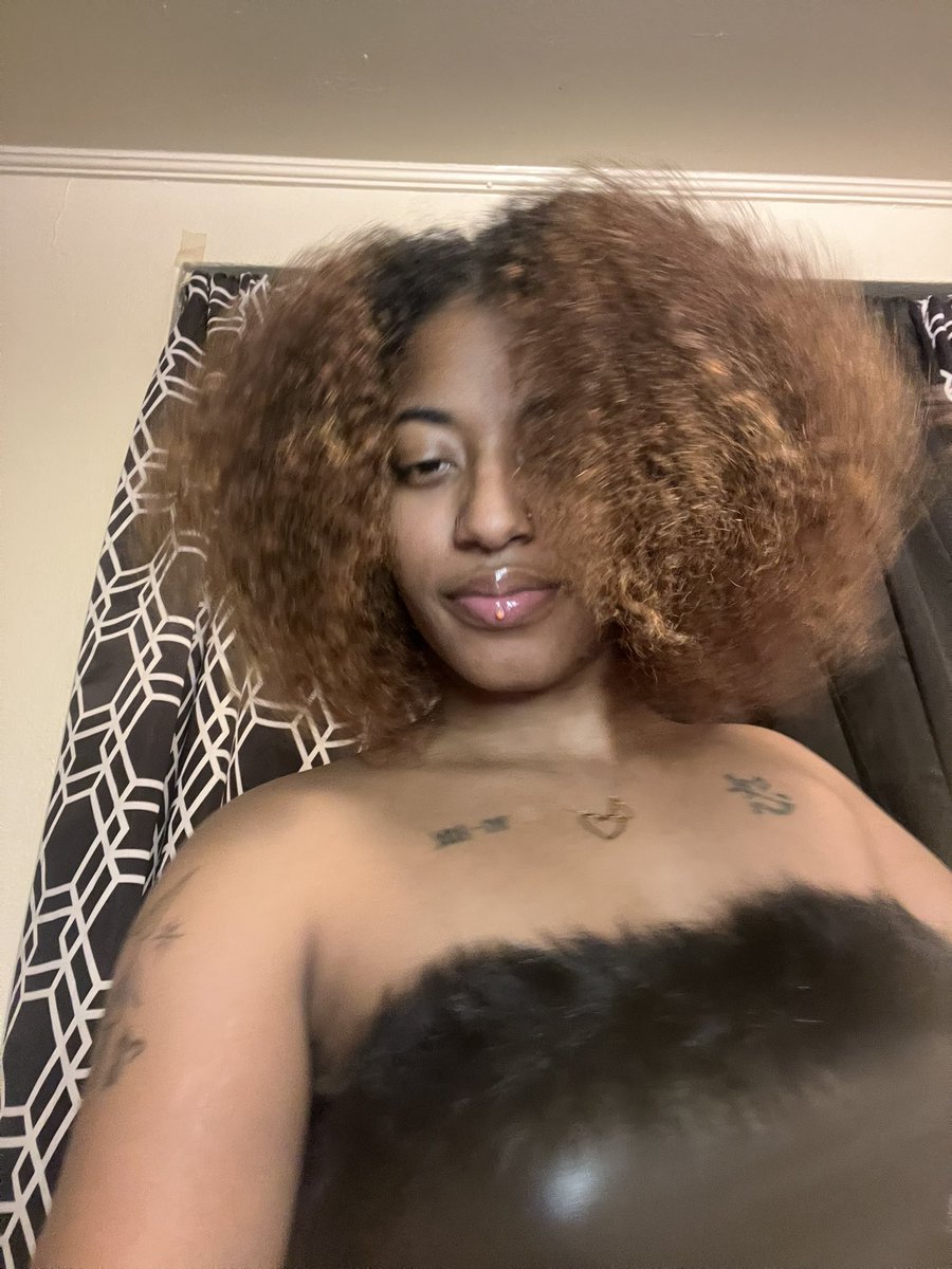 i am Luvv💚💋 tweet media