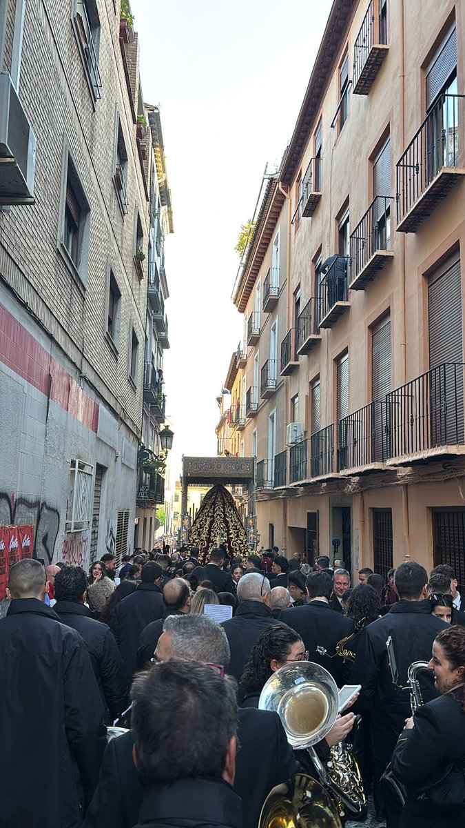 ⌚️ 20:00 h | Llega a la Plaza de Santo Domingo 𝐌ª 𝐒𝐭𝐦𝐚. 𝐝𝐞 𝐥𝐚𝐬 𝐌𝐚𝐫𝐚𝐯𝐢𝐥𝐥𝐚𝐬.

Ha sonado:
🎶 “El Sudario de la Soledad” de <a href="/sir_erik_luque/">Erik Luque Vega</a> 
🎶 “Ave María” de V. Vavilov (arr. J. Melchor Perelló)
🎶 “Rosario, Capitana del Realejo”

<a href="/SentenciaGR/">Sentencia y Maravillas</a> | #suenaAMSIA