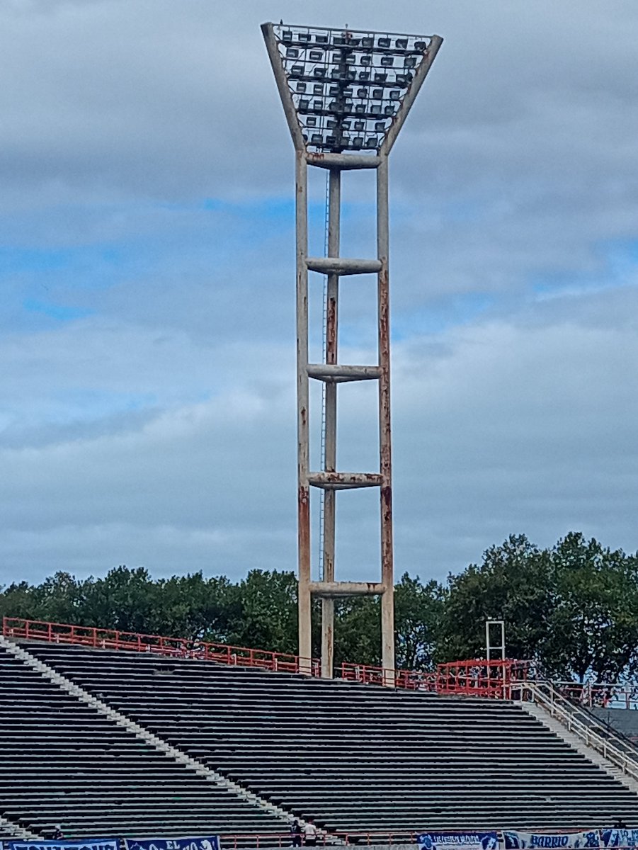 Que linda la concesión del estadio Minella para Mar del Plata 
Todo sigue igual pero el agua mineral por 500c.c. a $5000 

#MinellaStadiumSA #FederalA
#SiAlChoreo