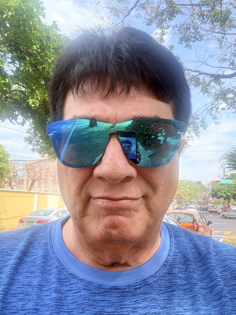 Listo
No hubo que confesar mis pecados no cometidos. No hubo con quien
Hasta los Alcohólicos(o cómo se les dice a los que ayudan al Cura en la Misa?) andaban ocupados.
Un desmadre en la Iglesia porque Domingo de Ramos
Y la mayoría ni sabe de qué va la cosa
Ven fila y se forman
🤷🏻‍♂️