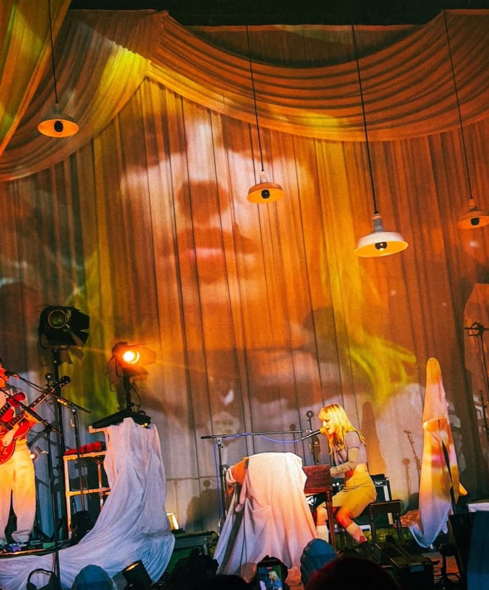 andrea from paramore🖤 tweet media