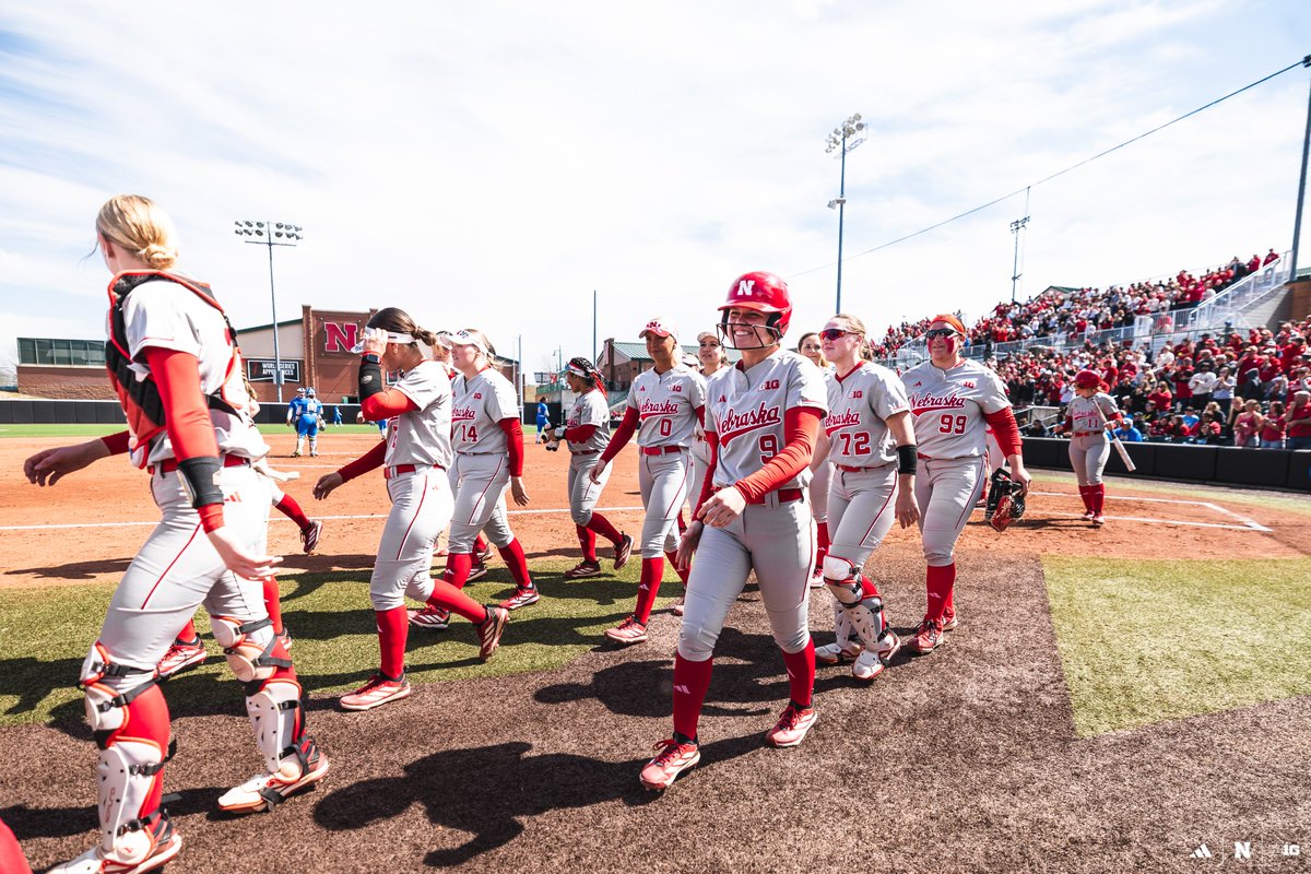 HuskerSoftball's tweet photo. Absolute scenes. https://t.co/Eqn6BtV6de