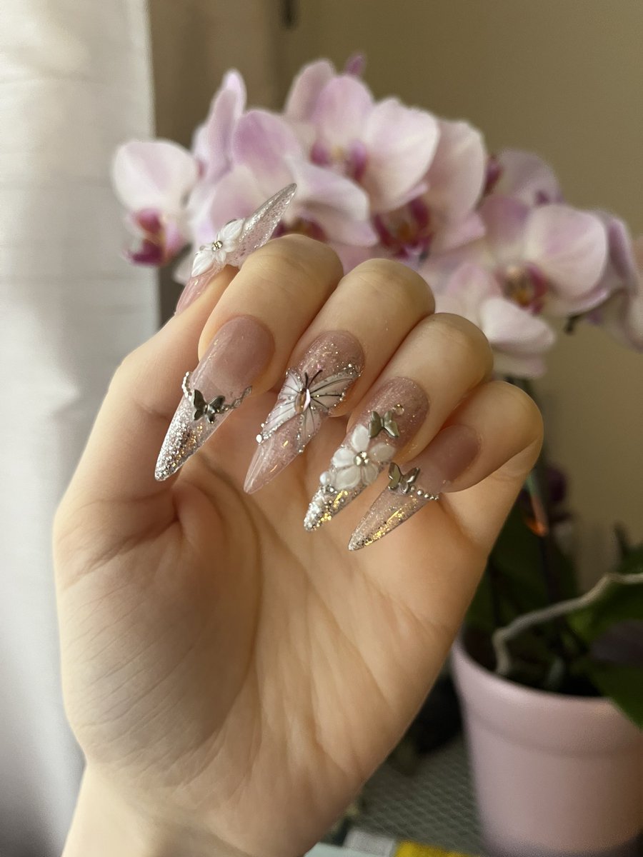 Mimikyu 🕊️ tweet media