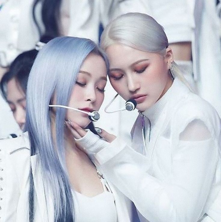 itselsayoohyeon's tweet photo. here to remind you about this iconic ending fairy: https://t.co/OJAJirPEgR