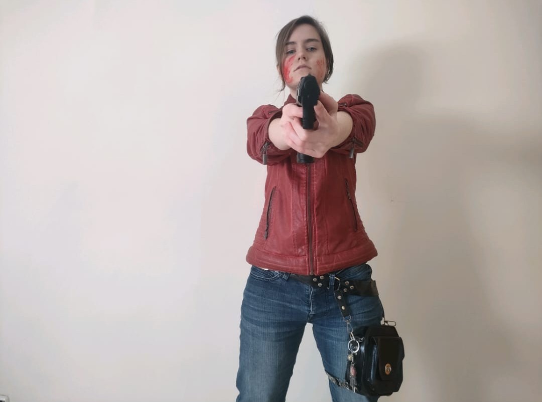 FeliZeppeli's tweet photo. Aprovechando que me estoy dejando el pelo largo de nuevo para hacerme un photoshoot de Claire Redfield https://t.co/FLeXr4RobM