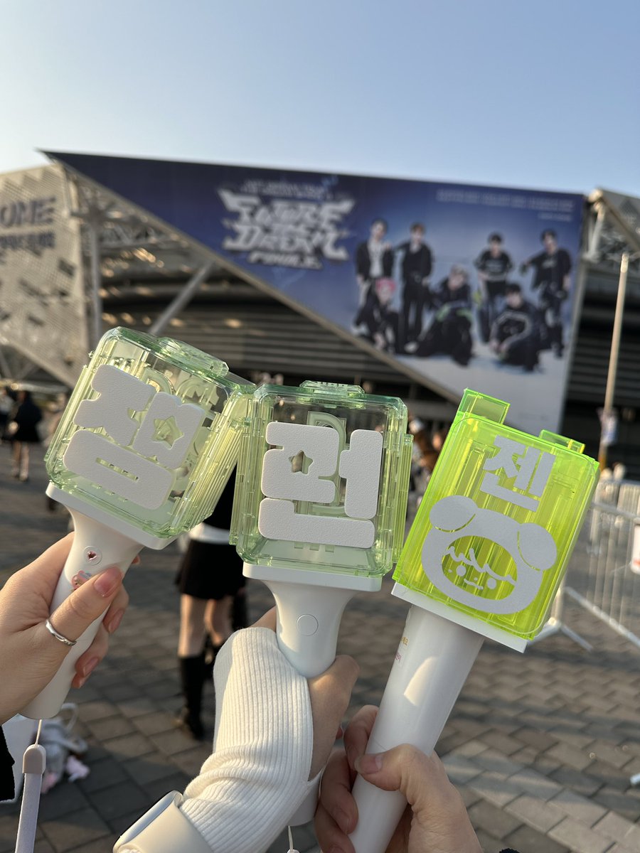 dearest2382's tweet photo. 260328 드림쇼4 앙콘 🐰🦊🐶💚7️⃣👍🩶 https://t.co/gk7s8h5Iq6