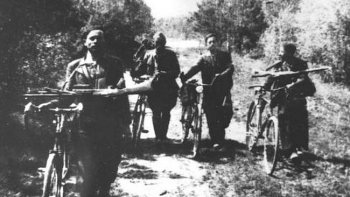 Arkadiu62892963's tweet image. 83 lata temu oddział „Jędrusiów” wspólnie z żołnierzami Armii Krajowej uwolnił z niemieckiego więzienia w Mielcu ponad 120 osób #poci