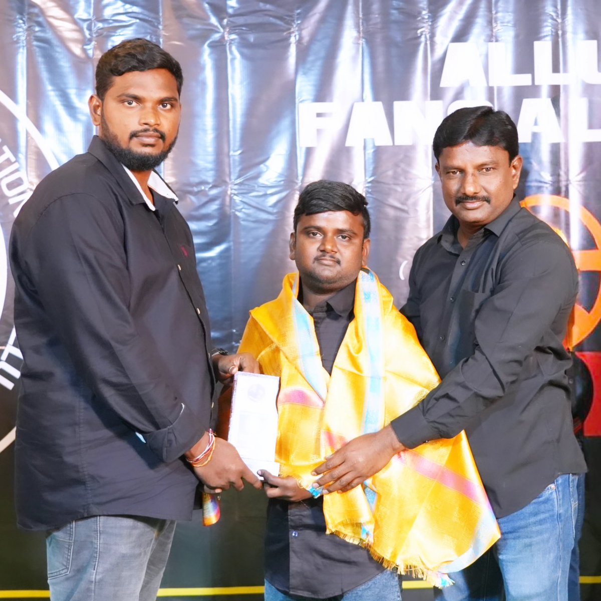 Shivasai_143's tweet photo. 💖 Happy to share this news I have been Appointed As GENERAL SECRETARY, TELANGANA UMMADI NALGONDA DISTRICT, OF AlluArjunFansAssociation 💗 #shivasai_143 💥 25/03/26.🥳
My SPL TNX @madhupalle2 anna 🤝🫂
@alluarjun @AAFAOnline @TeamAAOfficial @imsarathchandra #AlluArjunFansMeet https://t.co/TKTE62tW06