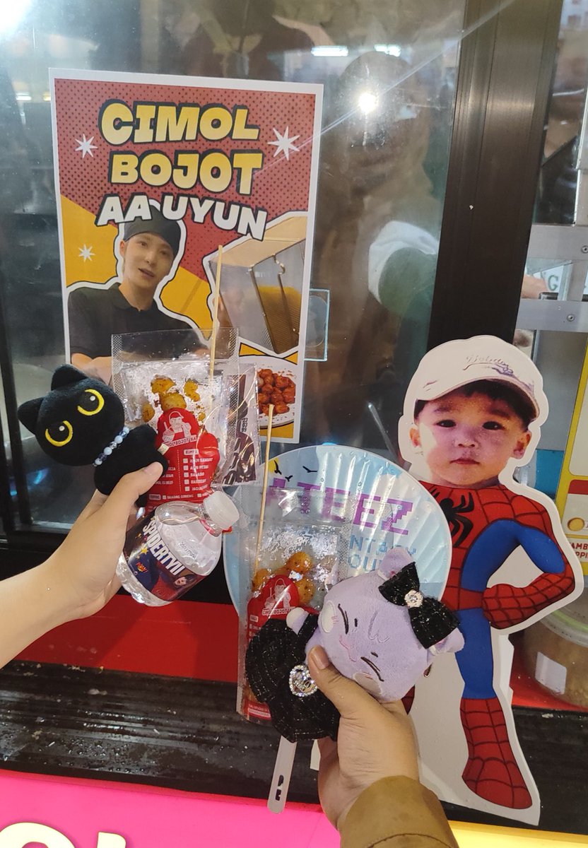 had so much fun at CIMOL BOJOT AA UYUN😍 Thank you for handling this event <a href="/daffpetalss/">ᵍᵉᵍᵉ</a> <a href="/jaewonori/">ima ꩇׁׅ݊ 🐱</a> <a href="/cutieyuyuu/">🐾</a>💋 free cimol yumyum😋

다시 한번 생일 축하해 윤호야아아아 
#행복_강아지_윤호의_날 #윤호
#OurHappyPuppy_YunhoDay