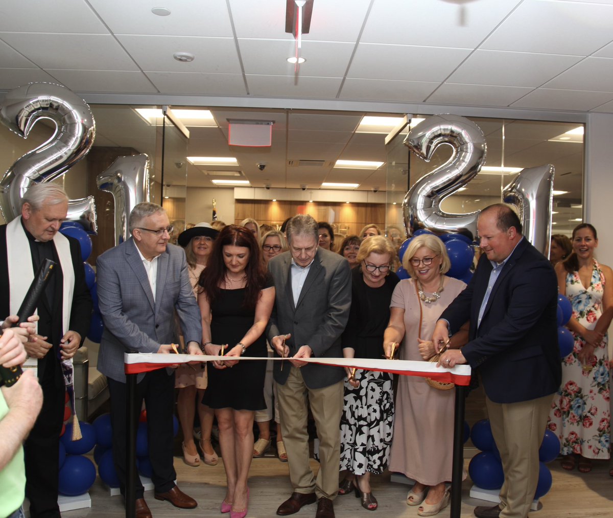 PolishSlavicFCU's tweet photo. A little throwback to 2021 when our 7th New Jersey PSFCU branch opened in Fairfield, NJ!
#50thanniversary #psfcu https://t.co/wlfUwu1h5C