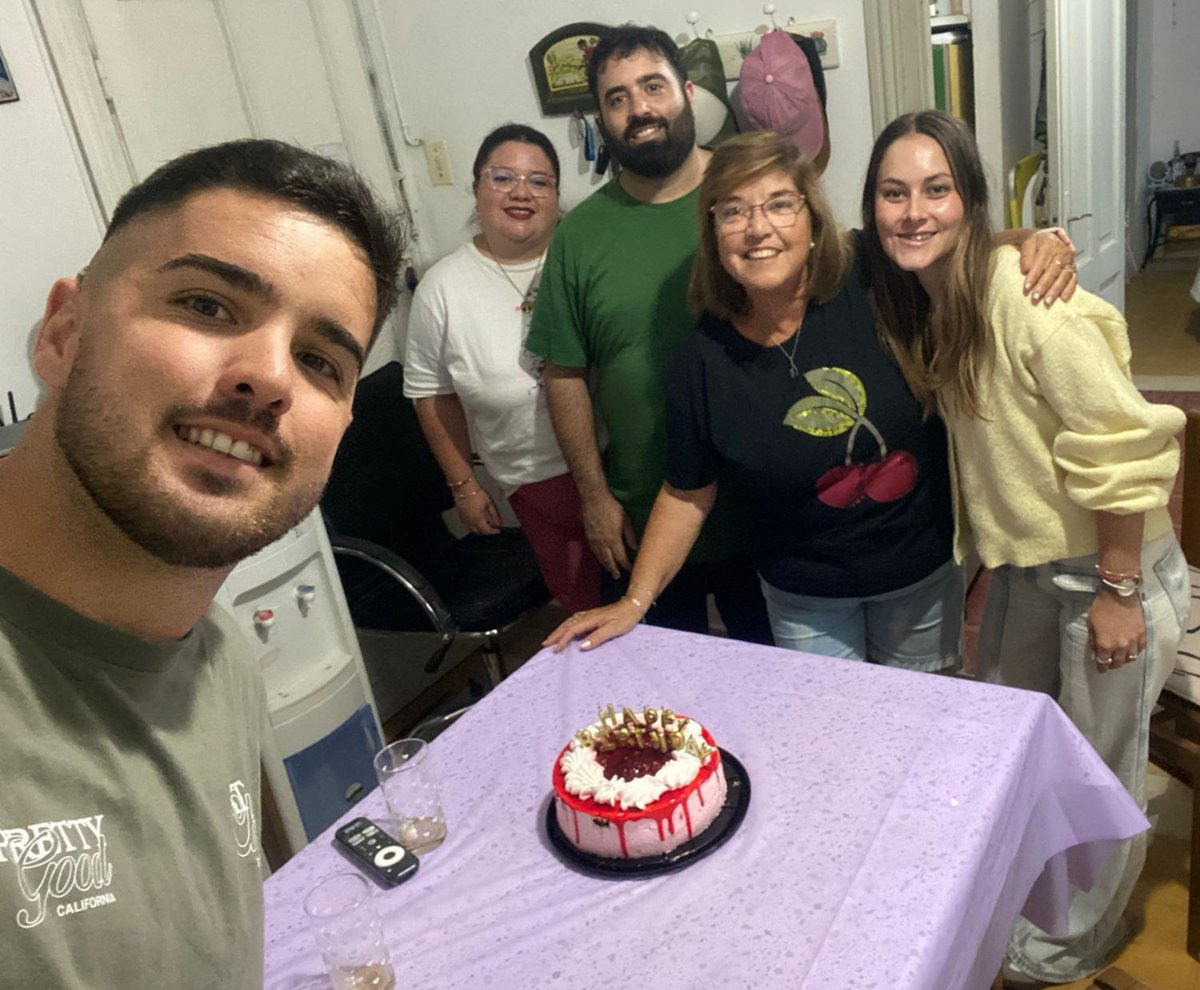 Hoy estoy cumpliéndolos feliz 🎂🥂😊