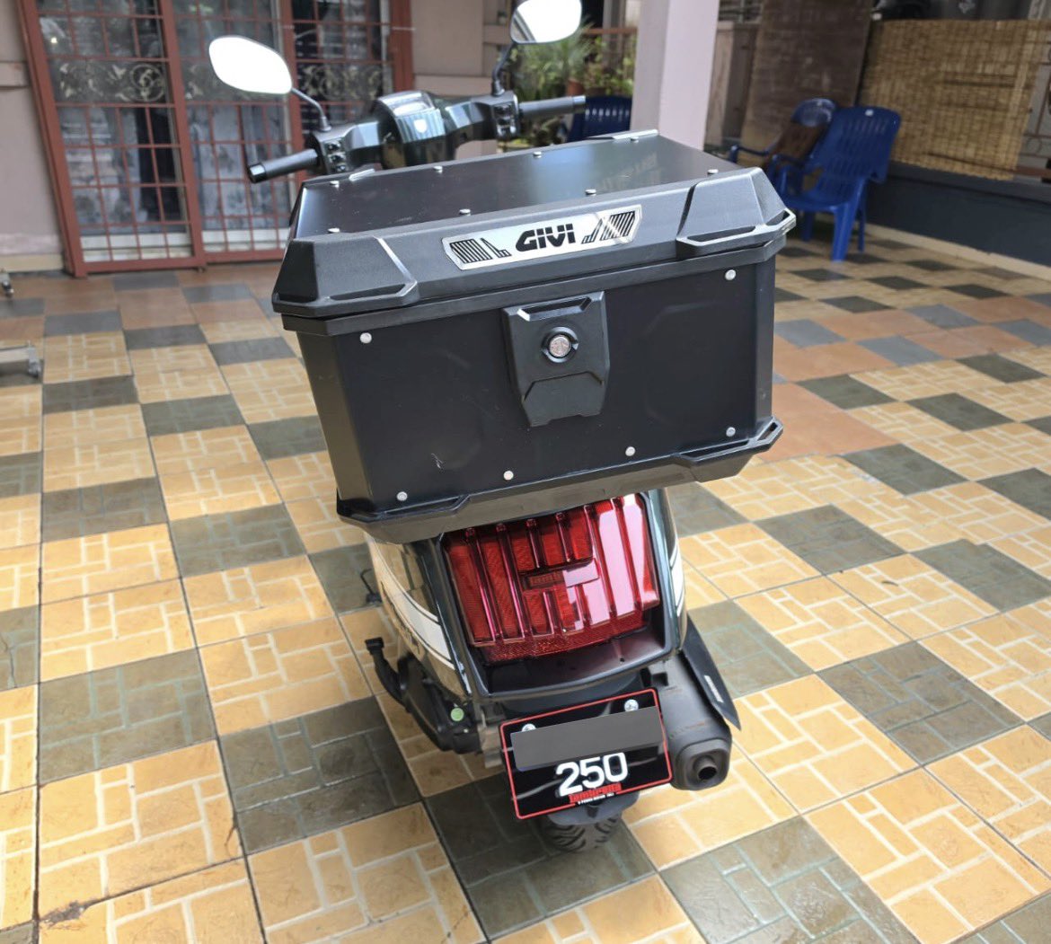 plxylxnd's tweet photo. Hi Lambretta X250 to letgo, harga dipinta RM20,000

‼️Lambretta X250‼️
-Registered May 2025
-Mileage 15000km
-No plate V** 250 
-Taya baru Pirelli Angel Scooter
-Arm Link Kamui
-Monorack &amp; Top Box Givi
-Brake Pad/Disc baru
-Belting tukar 10000km

COD KL/Selangor

#lambretta #x250 https://t.co/mhP86ZBiPG