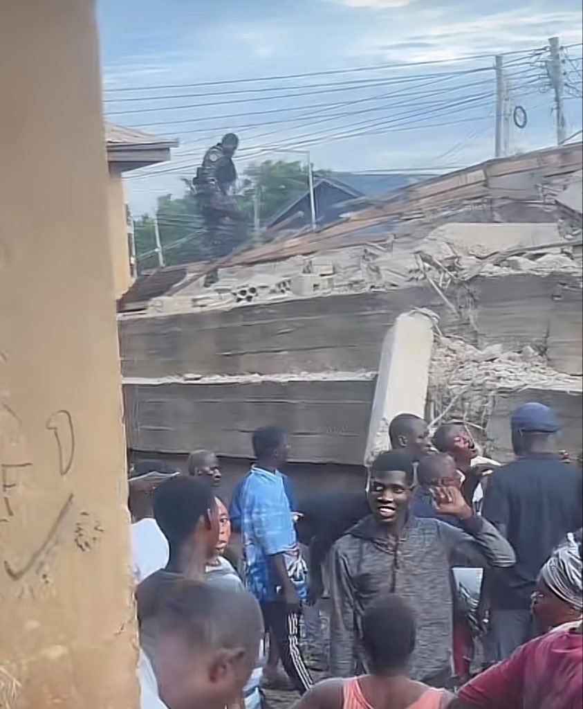gnfsofficial's tweet photo. Rescuers from the Ghana National Fire Service (GNFS) National Headquarters are currently on scene conducting search and rescue operations to save trapped persons.
Further updates will be provided.
#activeincident #structuralcollapse https://t.co/Nmc9dglEHn