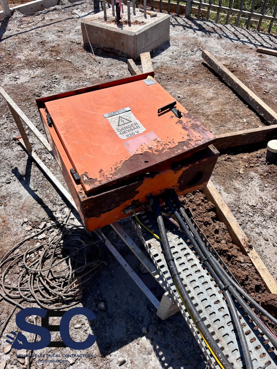 sitholeelectric's tweet photo. Building a new DB for Telkom and Vodacom. Quiet work, serious responsibility. https://t.co/hdr8ZaI3d2