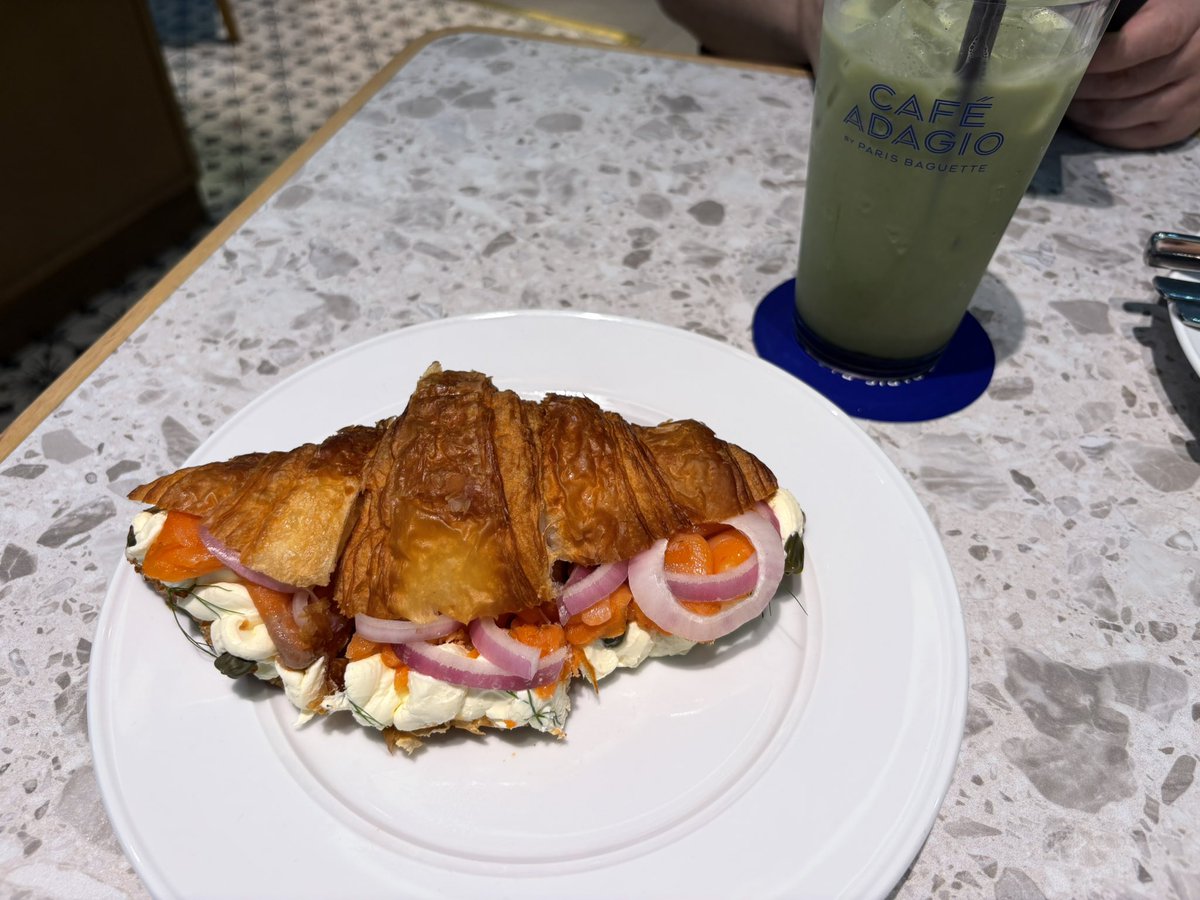 acha 🍵 tweet media