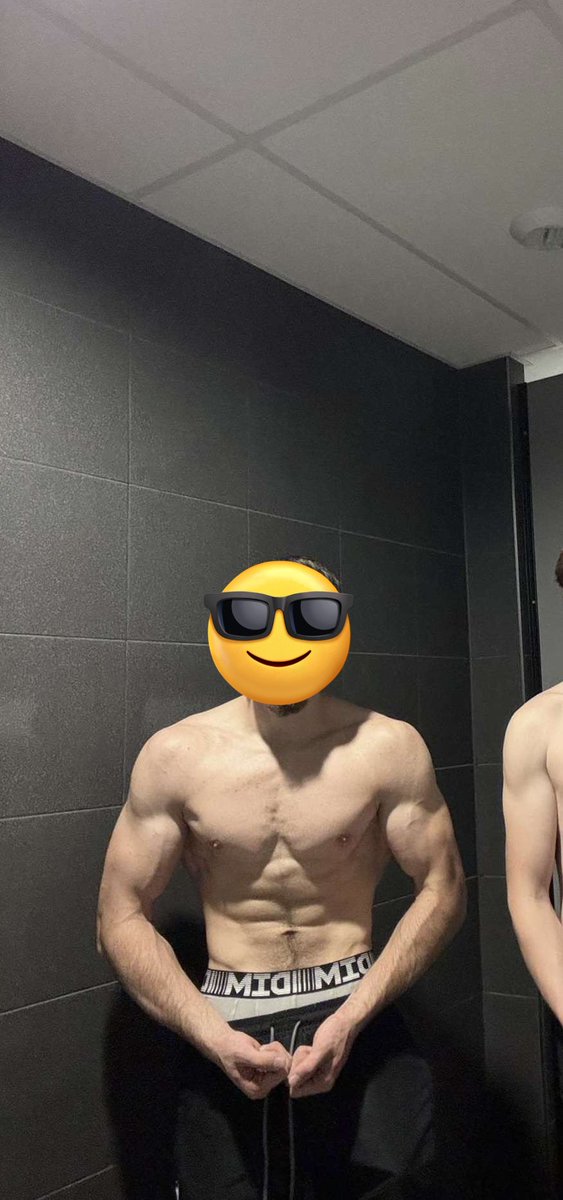 arnaudpreshou's tweet photo. Qui veut venir à genou devant moi ? Venez pv les petite salope soumise qui racle 🥵🥵 https://t.co/yf0gVtwWOc
