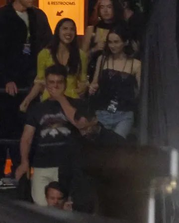 KarmaIsACat_5's tweet photo. Taylor Swift, Olivia Rodrigo y Sabrina Carpenter estuvieron juntas ayer!! 🥹❤️ https://t.co/17Py3wBB4w