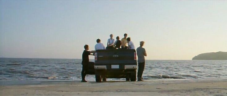 ✩ seeing bts tweet media