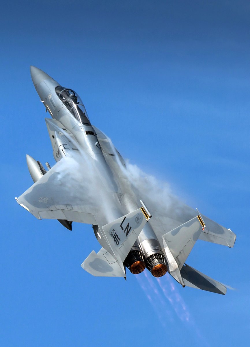 Runway 09/27 Soesterberg Air Base tweet media