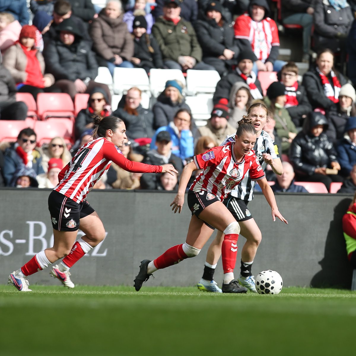 SAFCWomen's tweet photo. A debut to remember 🤩

Superb performance, Chloe! 👏 https://t.co/W5NiDu4RsK