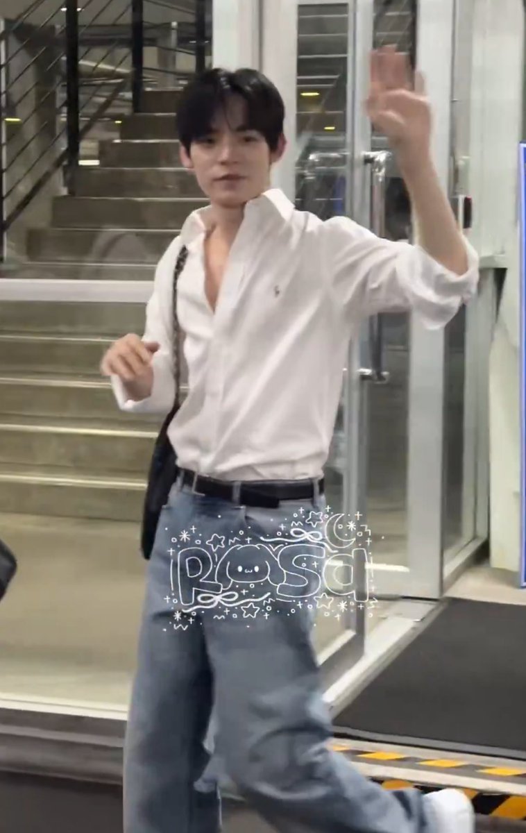 j. 🧦🌈 tweet media