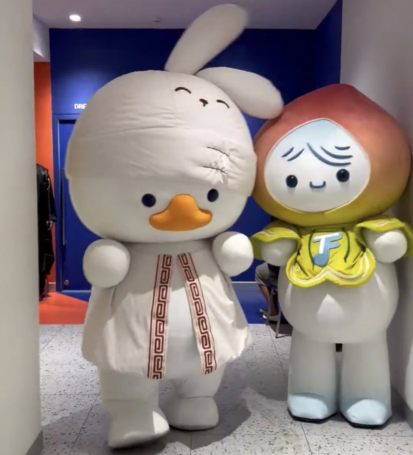 mon 'chi' tweet media