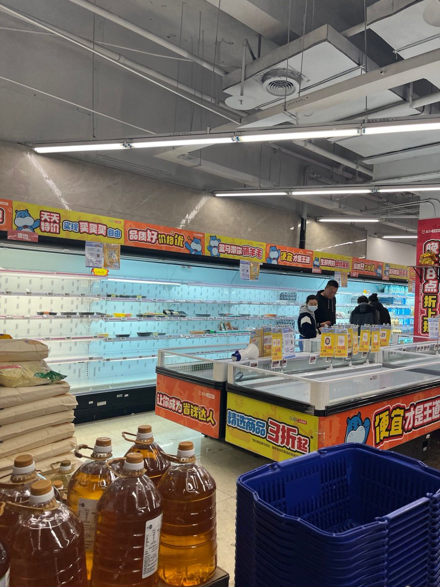LauraSilvaLSS's tweet image. Stock up for your weekend essentials! Our convenience store has fresh snacks, cold drinks u0026 daily must-haves—grab 'em before they’re gone! #ConvenienceStore #WeekendPrep