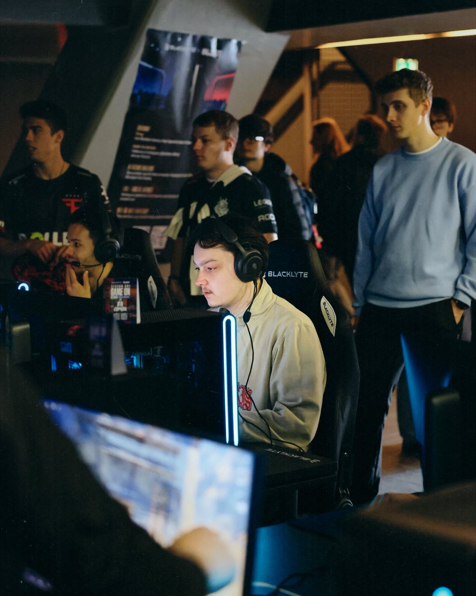 Blacklyte tweet media