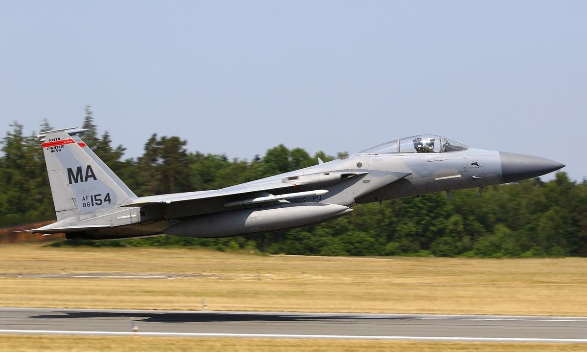 Runway 09/27 Soesterberg Air Base tweet media