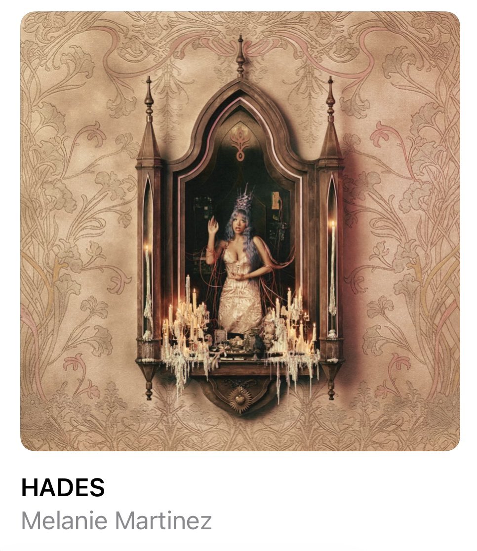 Mel necesita dejar de ser tan infravalorada... Acabo de terminar de escuchar #Hades y es un gran disco líricamente hablando, toca temas sociales actuales de los que muy pocos artistas se atreven a hablar hoy en día
