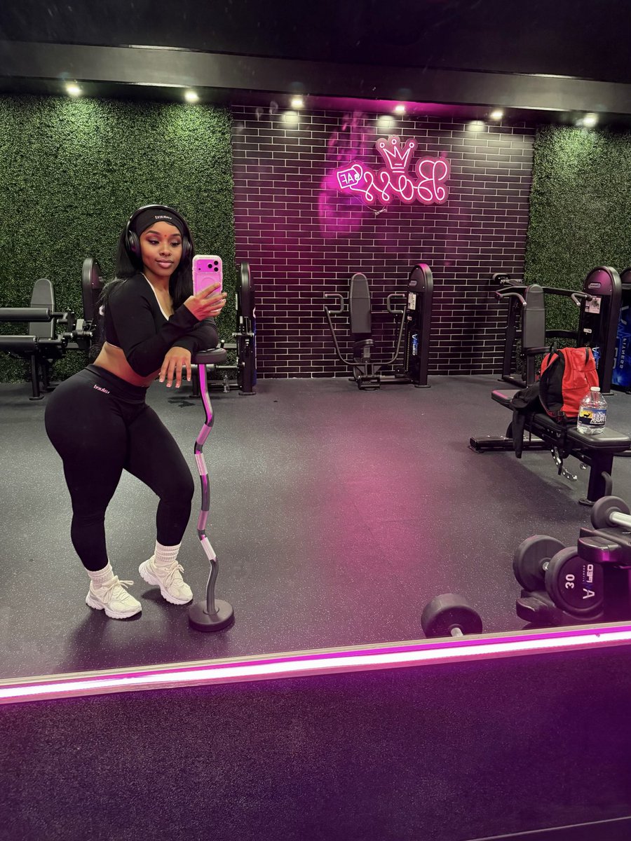 _IndianDolly's tweet photo. Summer body… results are IN💋 https://t.co/NU8x9wMld5