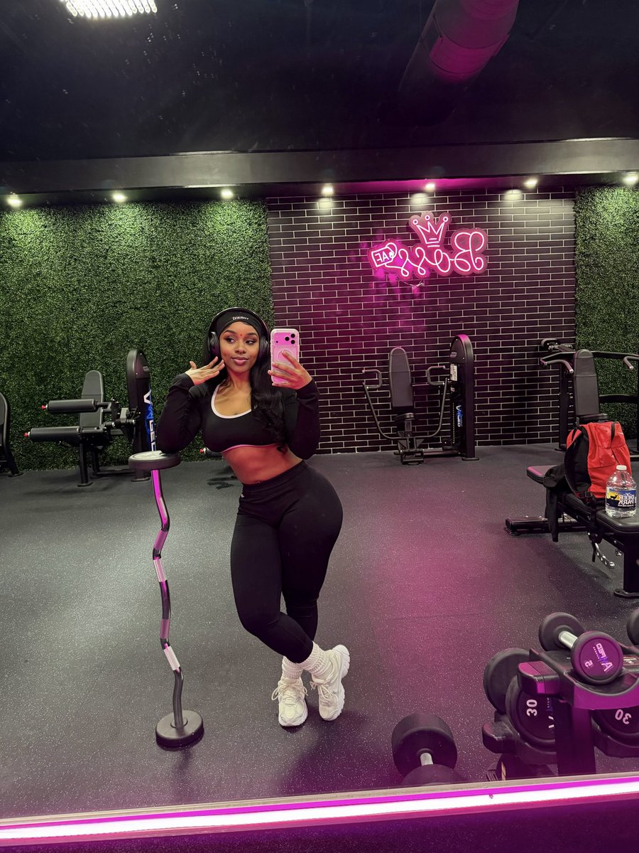 _IndianDolly's tweet photo. Summer body… results are IN💋 https://t.co/NU8x9wMld5