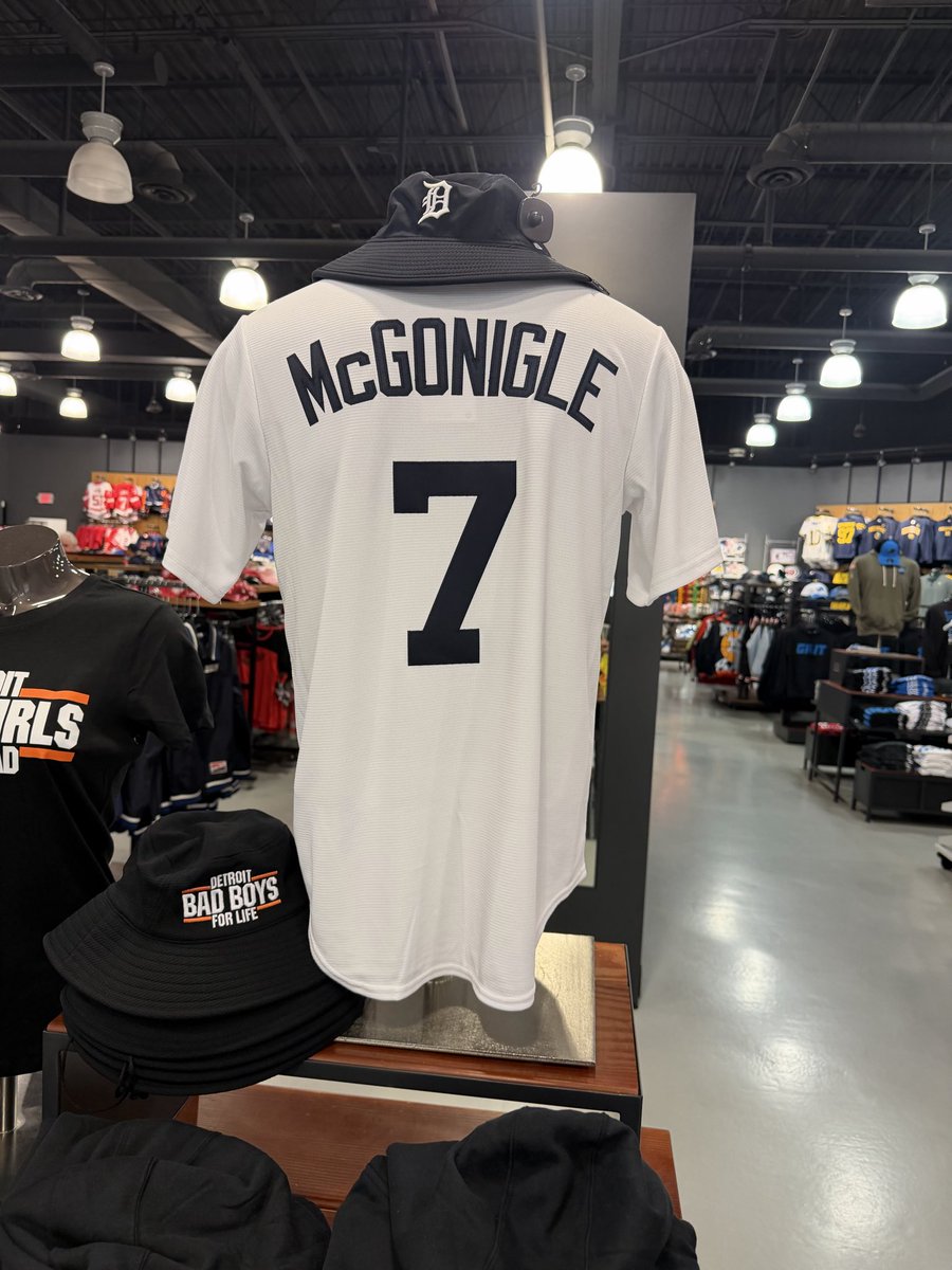 Khang Collects tweet media