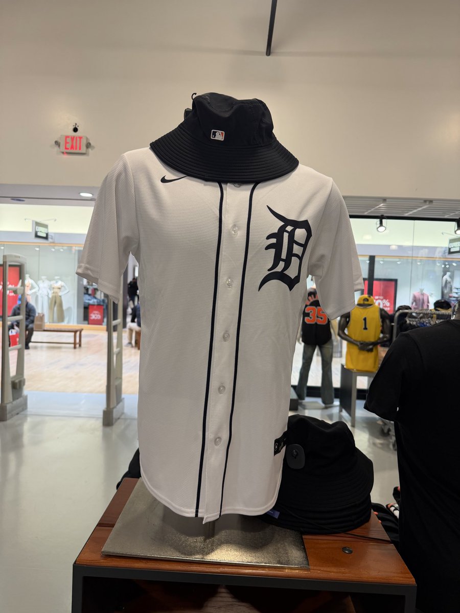 Khang Collects tweet media